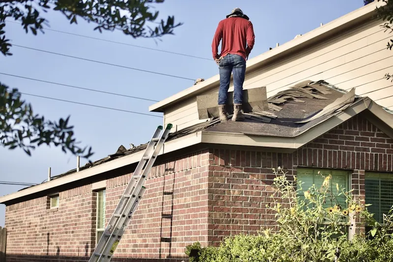 Professional roofer working on a residential roof in Fornis